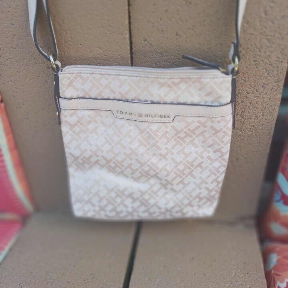 cute never used light pink and white tommy hillfiger